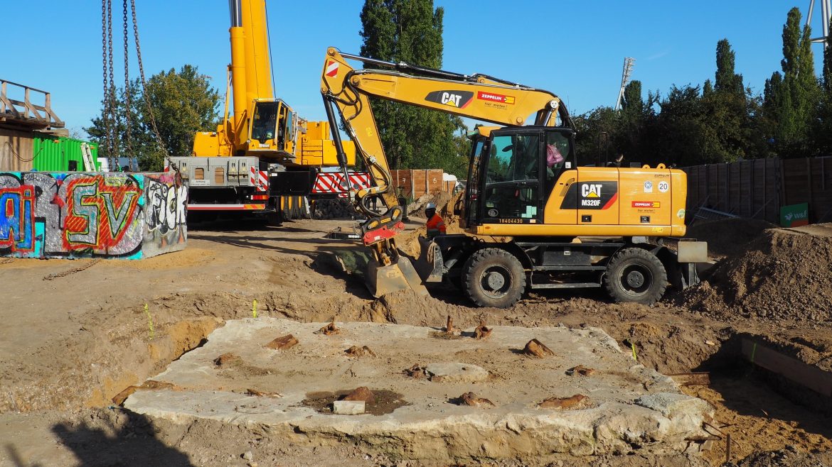 Mauerpark Denkmal Panzersperre